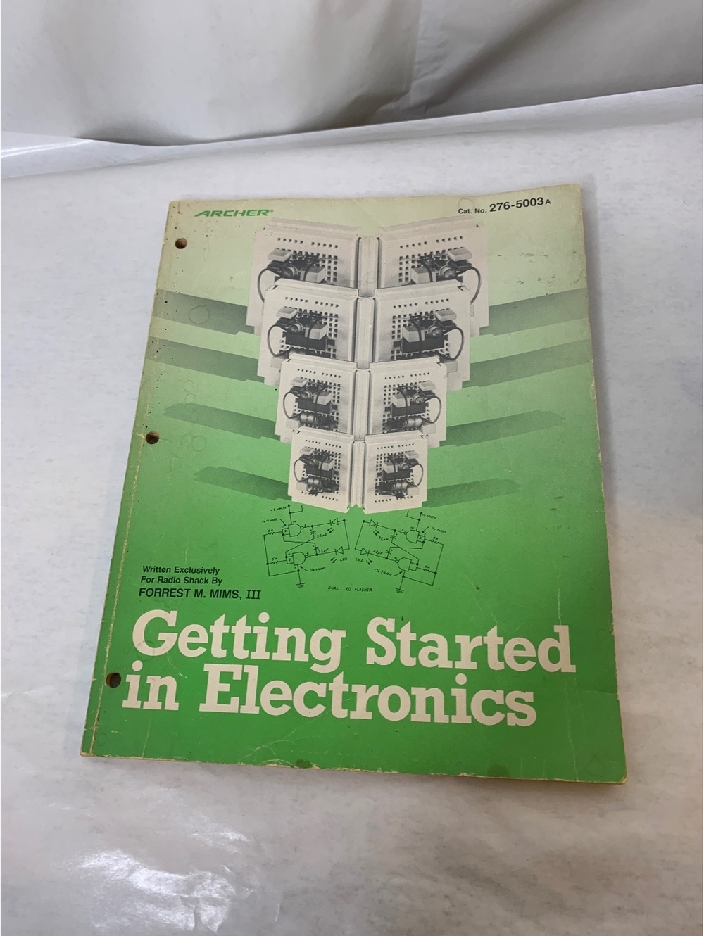 Getting Started in Electronics by Forrest M. Mims III - Radio Shack Manual Cat.